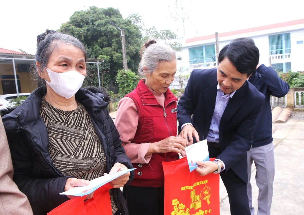 Lãnh đạo Liên minh HTX Việt Nam thăm, tặng quà Tết các địa phương tại Thanh Hóa