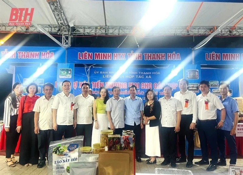 Liên minh Hợp tác xã tỉnh Thanh Hoá chủ trì, phối hợp tham gia 03 gian hàng tại Hội chợ xúc tiến thương mại cho các HTX khu vực miền Bắc 2025