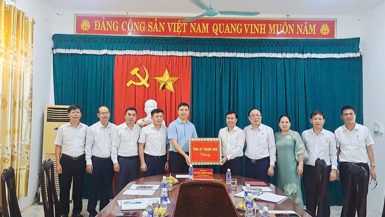 Chiều 22/9/2026, đồng chí Nguyễn Hồng Phong, Ủy viên Dự khuyết Ban Chấp hành Trung ương Đảng, Phó Bí thư Thường trực Tỉnh ủy, Chủ tịch HĐND tỉnh đã làm việc với Ban Thường vụ Liên minh Hợp tác xã tỉnh Thanh Hóa.